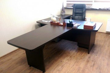 Стол для кабинета с приставкой для переговоров